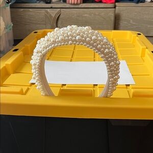 Elegant Pearl Embellished Headband